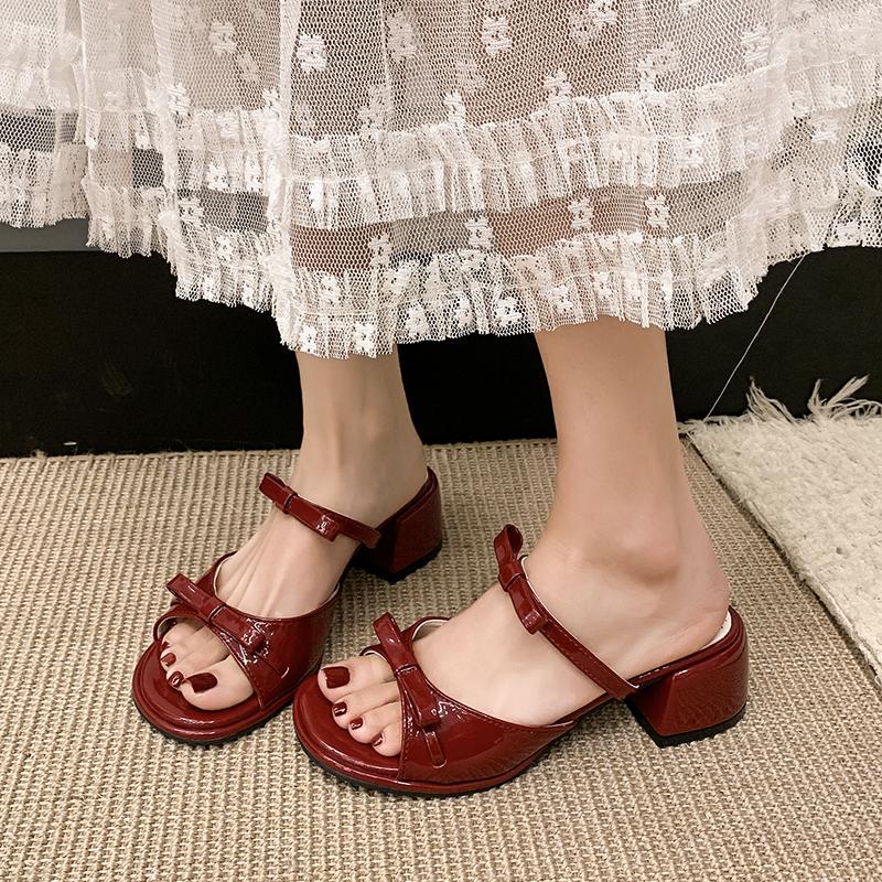 Fashion 2025 New Women's Open-toe Flat Slippers Fashion Outdoor Summer Ladies Slip-on Shoes Versatile Women's Slippers Causal Elegant