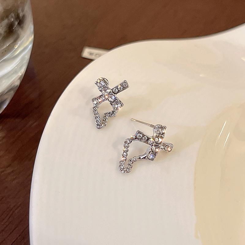 New Irregular Mussel Stud Earrings Women Unique Personality Small Flower Leaf Zircon Heart Earrings Wedding Zircon Birthday Gift