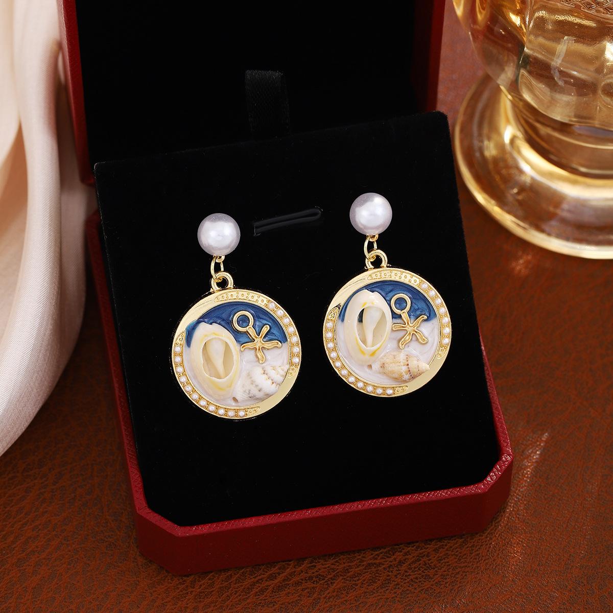 

French Drip Three-Dimensional Conch Pearl Flower Earrings, Light Luxury Vintage High-End Natural Small Fresh Earrings