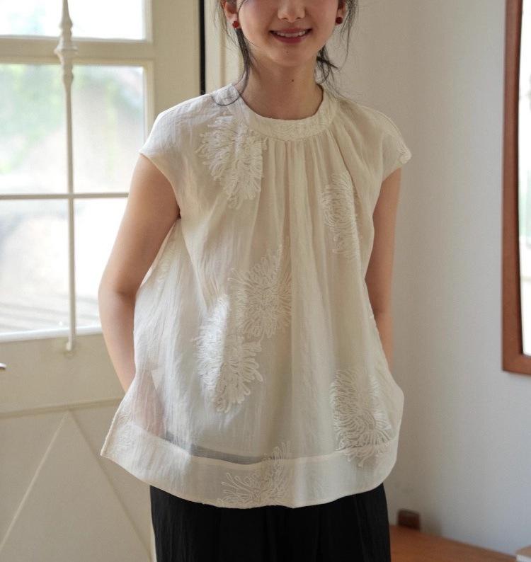 New Chinese style white shirt, elegant embroidery versatile round neck, cool sleeveless meat-covering and thin top A