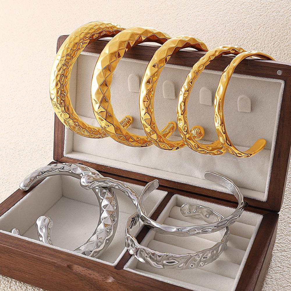 European & American Trendy 18K Gold-Plated Hammered Stainless Steel Bangle for Women