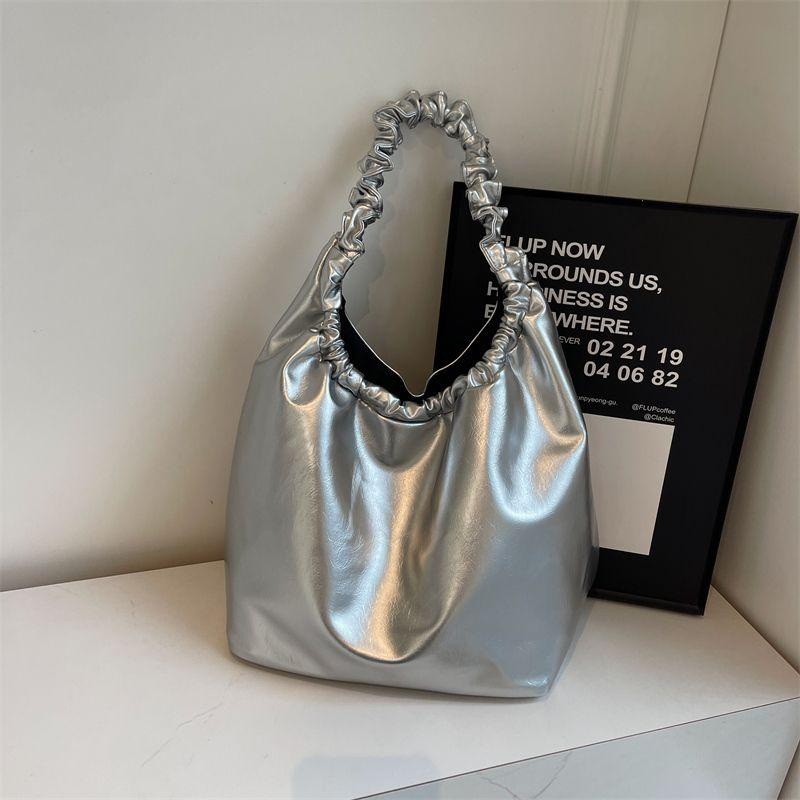 

Women s High-End Retro Large Capacity Bag Casual Versatile Shoulder Bag Tote Bucket Bag срібний
