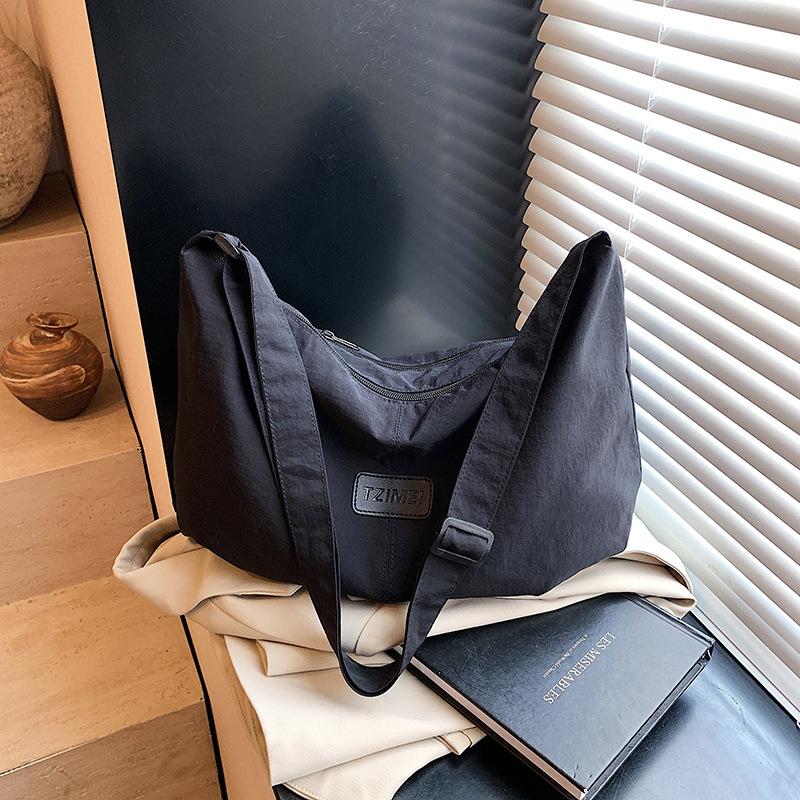 Korean literary and artistic style canvas bag women's 2025 new simple and large-capacity one-shoulder crossbody dumpling bag will be sent on behalf of
