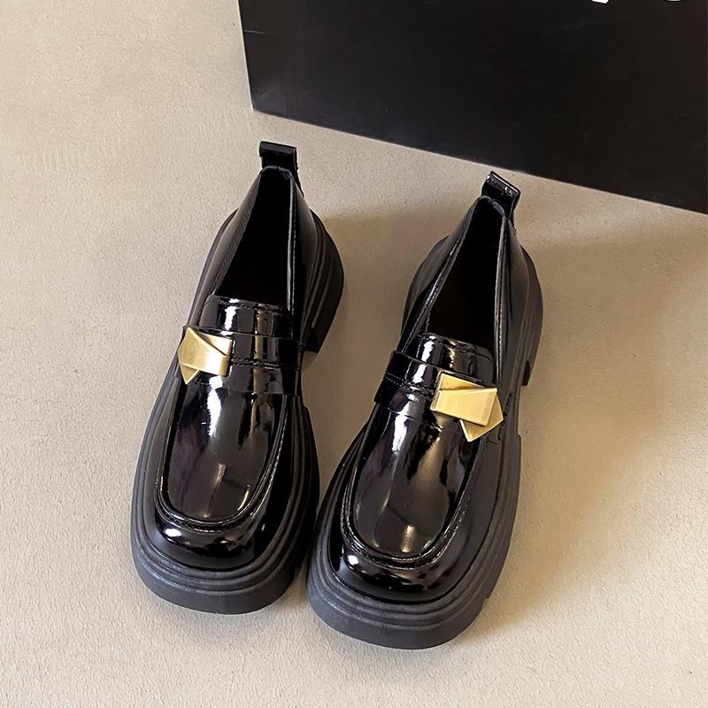 

Универсальные маленькие кожаные туфли на платформе женские 2025 новая осень британский стиль туфли-лодочки на одной педали ленивые лоферы для通勤 40