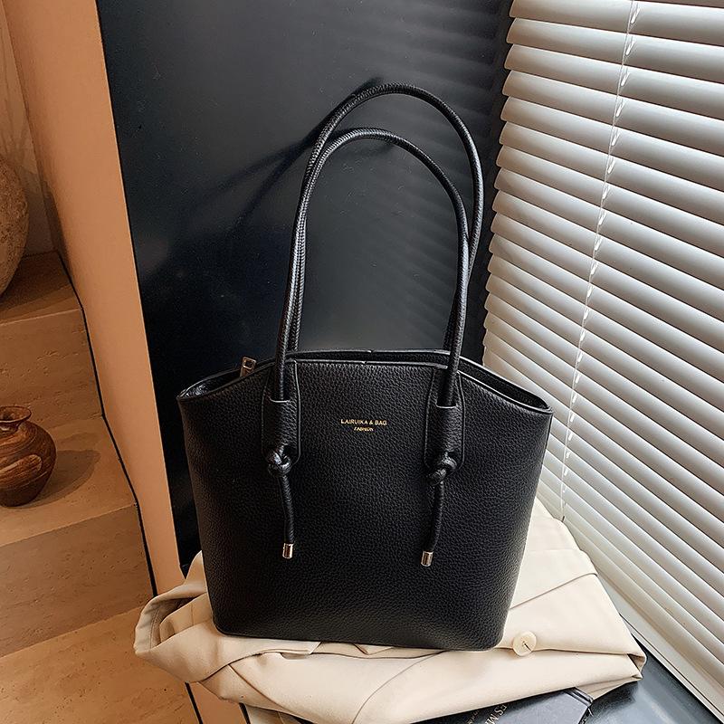 

Large capacity handbag, women s new fashion commuter shoulder bag, high-end versatile tote bag