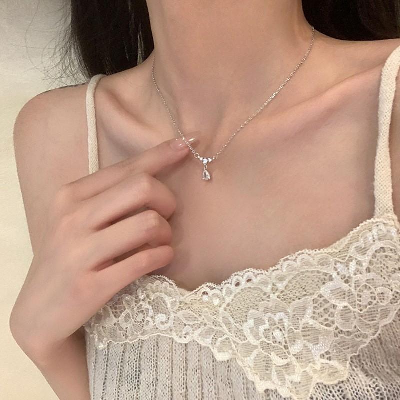 Double Layered Camellia Necklace for Women's Light Luxury Fashion Design Necklace Neck Chain Tassel Collarbone Chain Jewelry Gift