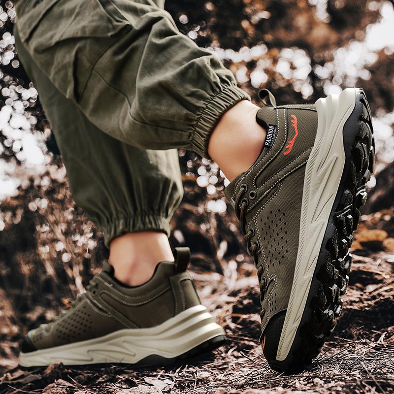 Stylish Outdoor Hiking Shoes for Men Quality Hard-wearing Trekking Sneakers Plush Warm Lined Male Footwear Winter New Arrivals