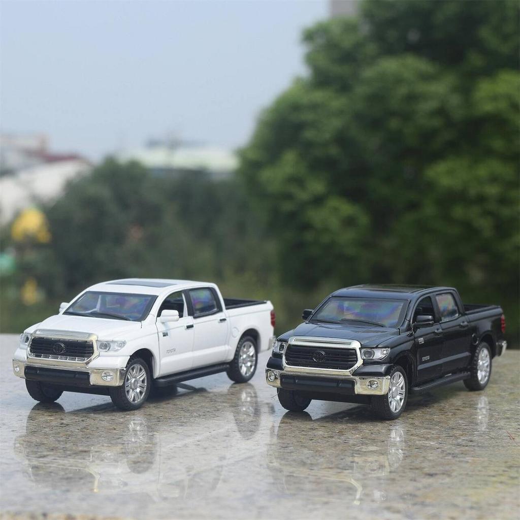Toyota Tundra Pickup Truck Simulare Diecast și vehicule de jucărie Sunete și lumină Mașină trage înapoi 1:32 Cadouri de aniversare model din aliaj