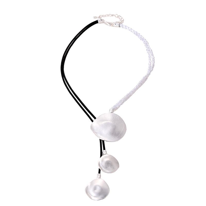 New pendant necklace, geometric premium clavicle chain, women's fashion versatile pearl style