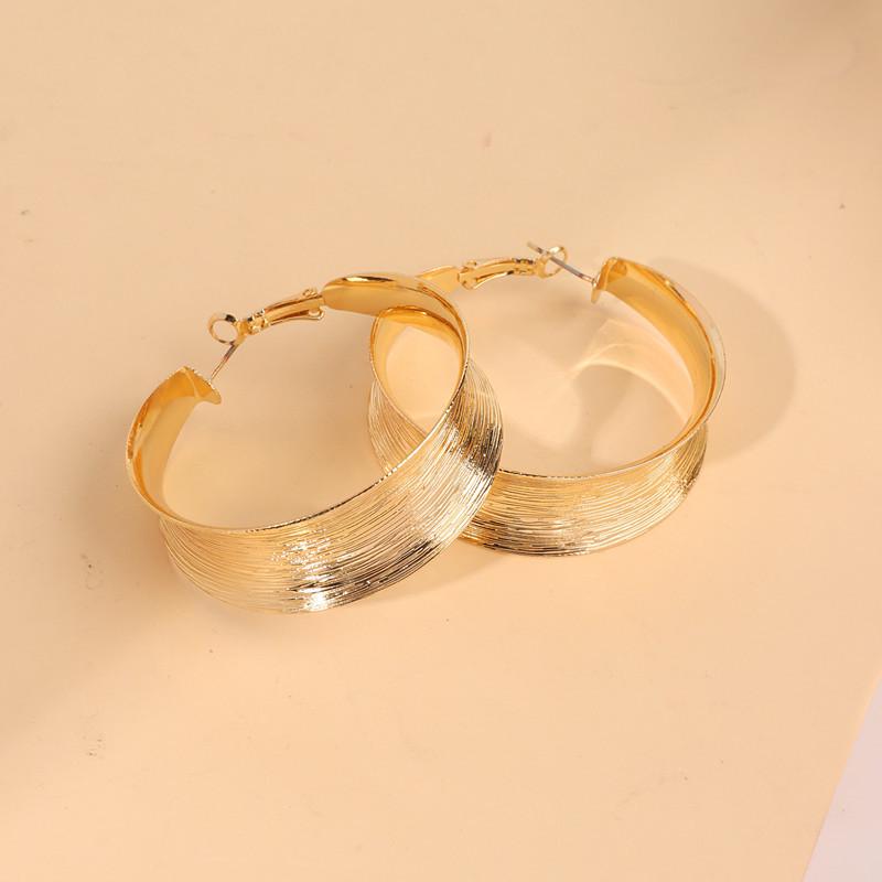 

Vintage-Inspired Brushed Metal Texture Women s Earrings – European & American Design золотий