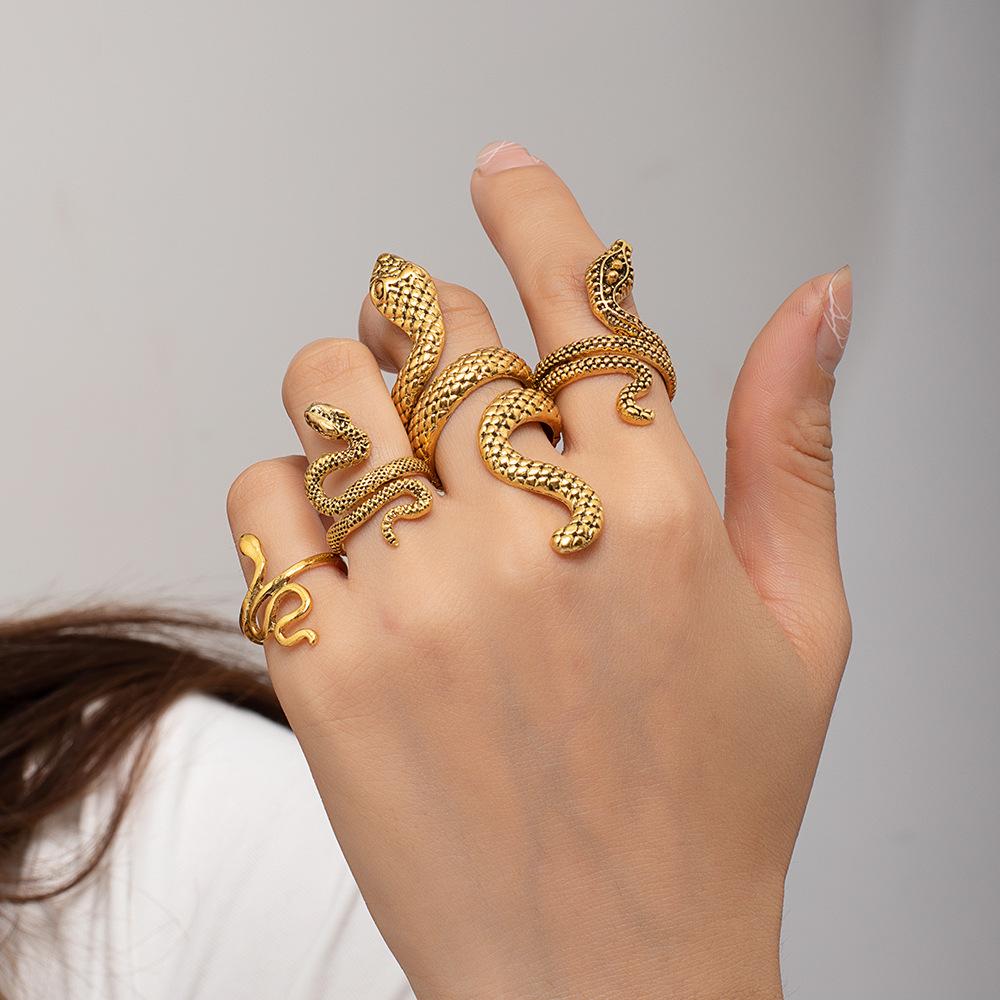 Cool a pekný pánsky prsteň s hadím vzorom Punkový štýl Zvierací prsteň v tvare hada Retro Zveličený štvorprsteň