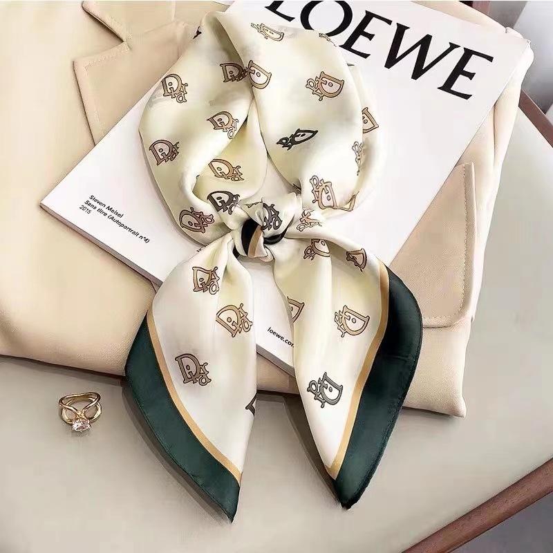 Lite firkantet skjerf nytt silkeskjerf kvinnelig mote allsidig flyvertinne lite halstørkle varmt skjerf