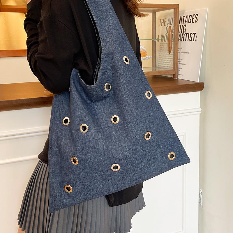 Niche Design Rivet Large-capacity Women's Single-shoulder Bag, Lightweight Shopping Bag Handbag