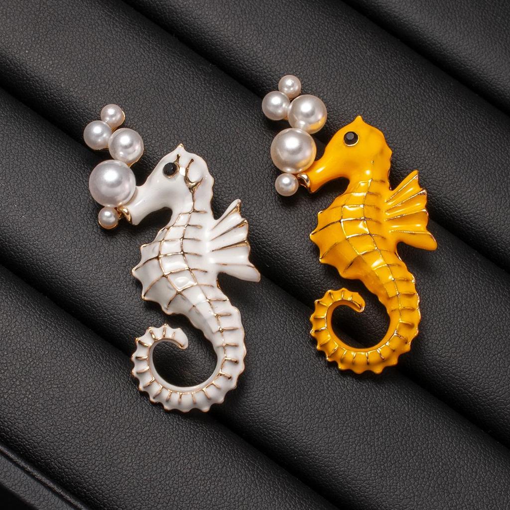 Creative European & American Cloisonné Seahorse Brooch with Pearl – Stylish Marine Life Pin Accessory