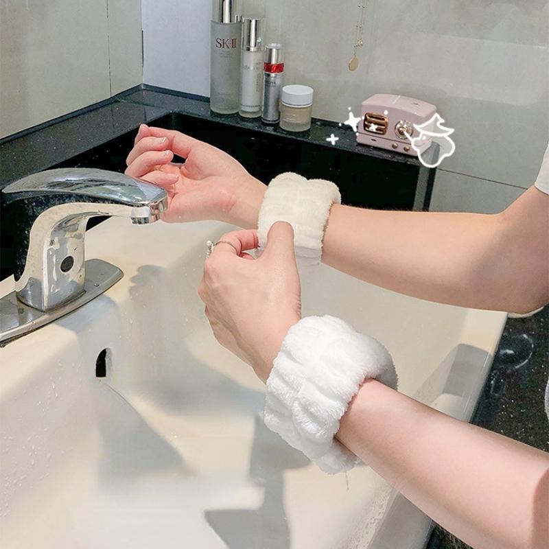 2pcs Face Wash Hand Wrist Strap Reusable Sweat Band Microfiber Towel Band Flexible Absorbent Wrist Strap for Face Wash.