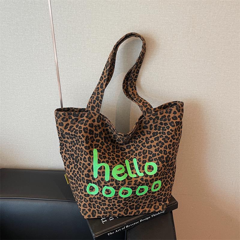 

Leopard Print Korean Letter Canvas Tote - Large Capacity Women s Autumn/Winter Commuter Shoulder Bag 47cm x 33cm x 22cm зелёный