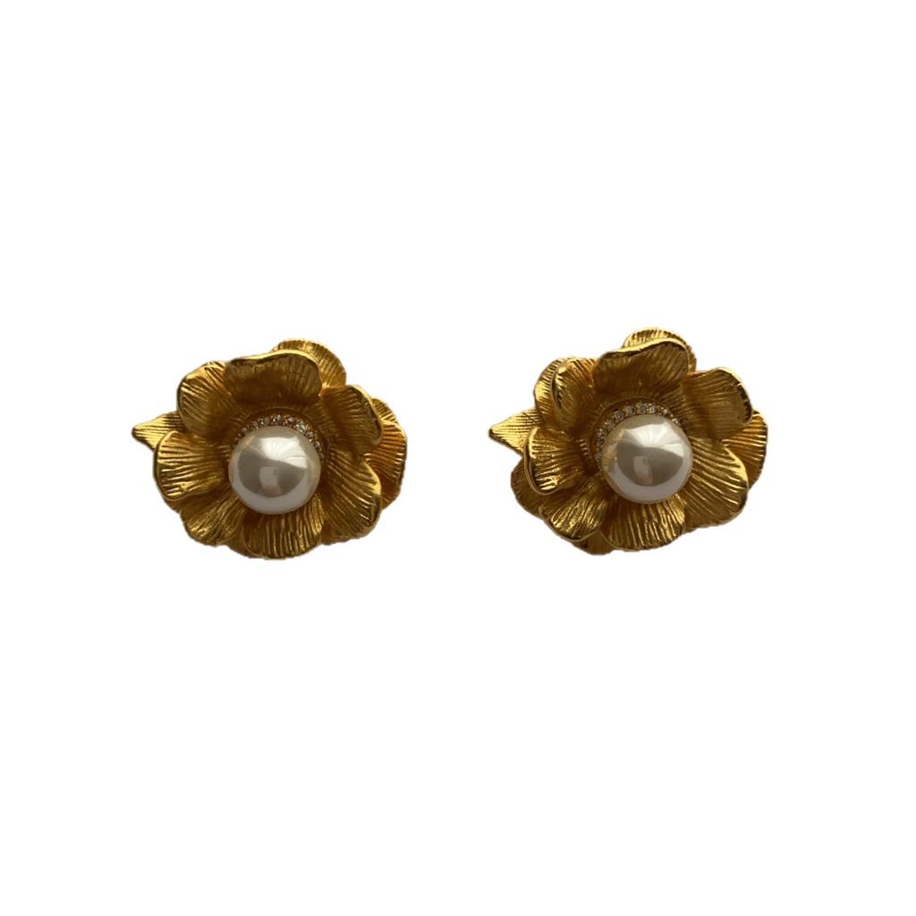 Metal three-dimensional stacked petals pearl stud earrings French romantic earrings