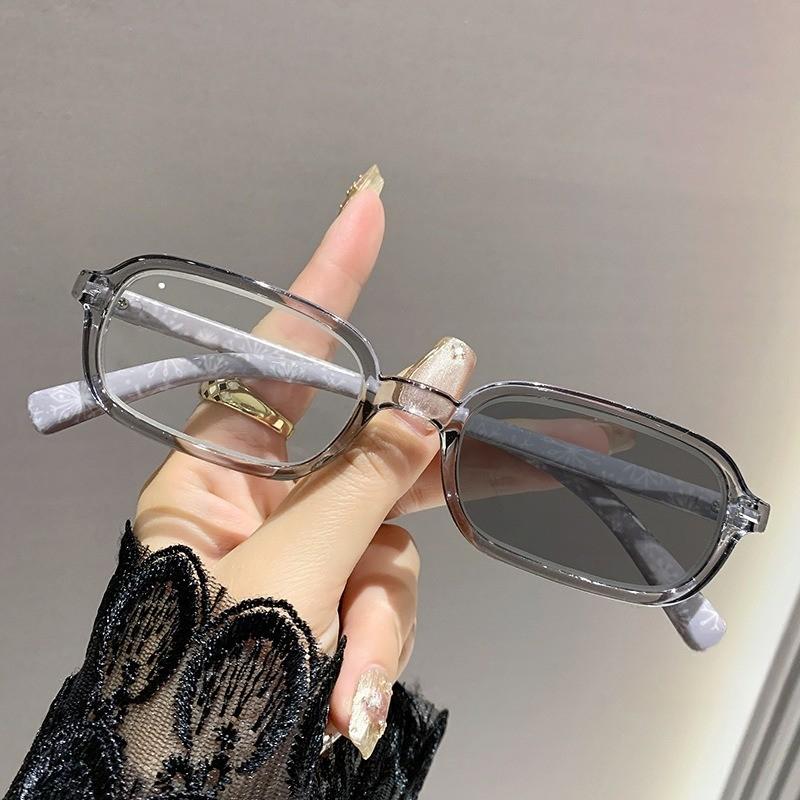 Light Sensitive Color Changing Myopia Glasses High-definition Small Frame Printed Glasses Anti Blue Light Glasses with Legs
