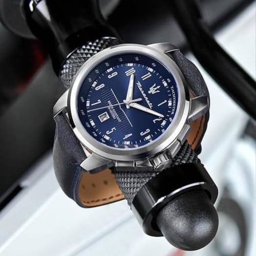 Maserati Men's Successo Series Quartz Watch, Blue Leather, 50m Water Resistance, 44mm, Analog, Business Watch with Luminous Dial and Hands, Officially