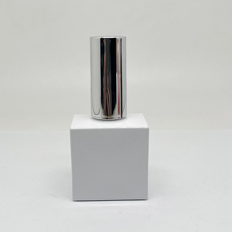 15ml Black/White Nail Polish Bottle with Brush, Lightproof Glass Bottle for Nail Base Gel, Empty Dispenser Bottle