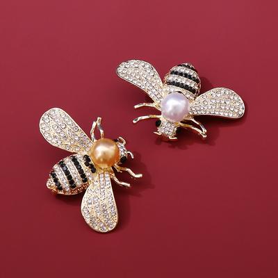 2026 Bee Brooch Female High-end Corsage Korean Luxury Temperament Badge Decorative Pin Creative Versatile Clothes Accessories