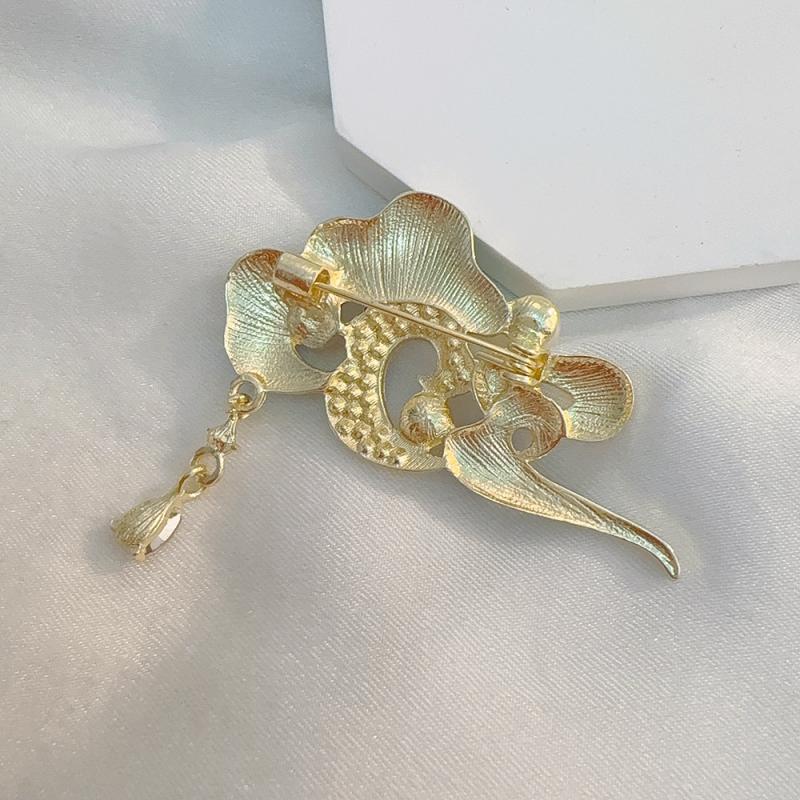 Fashion Exquisite Chinese Style Auspicious Cloud Brooches For Women Clothing Coat Party Accessries Gifts