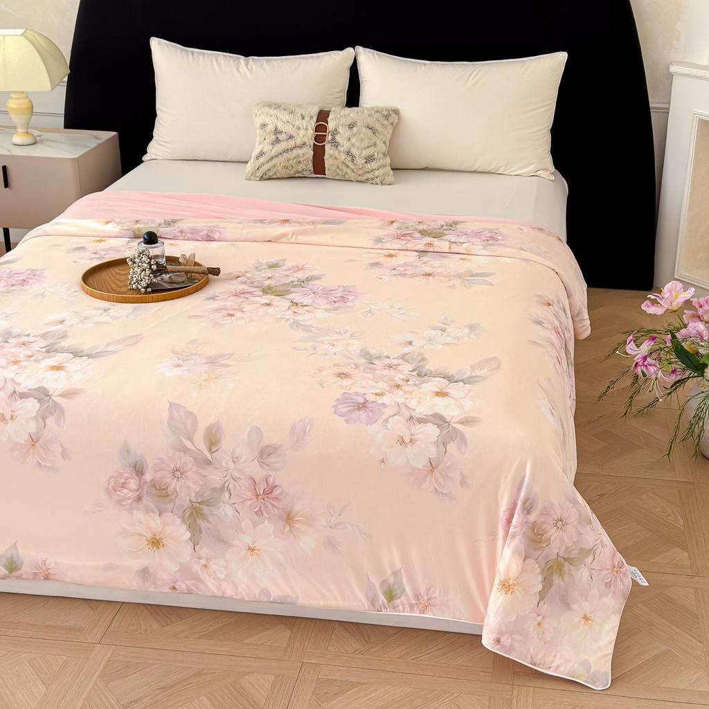 Cool Silk Summer Quilt: Lightweight, Breathable, Ideal for Home or Dorm Use