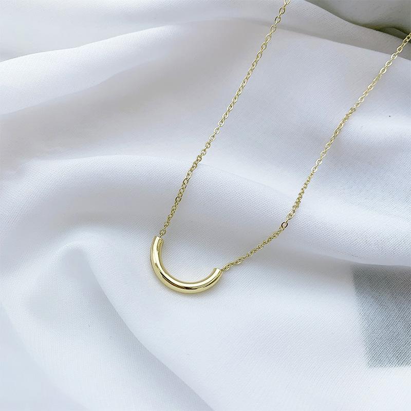 Korean Versatile Curved Smile Necklace Female Niche Cold Wind Stacked Collarbone Chain Titanium Steel Simple Accessories