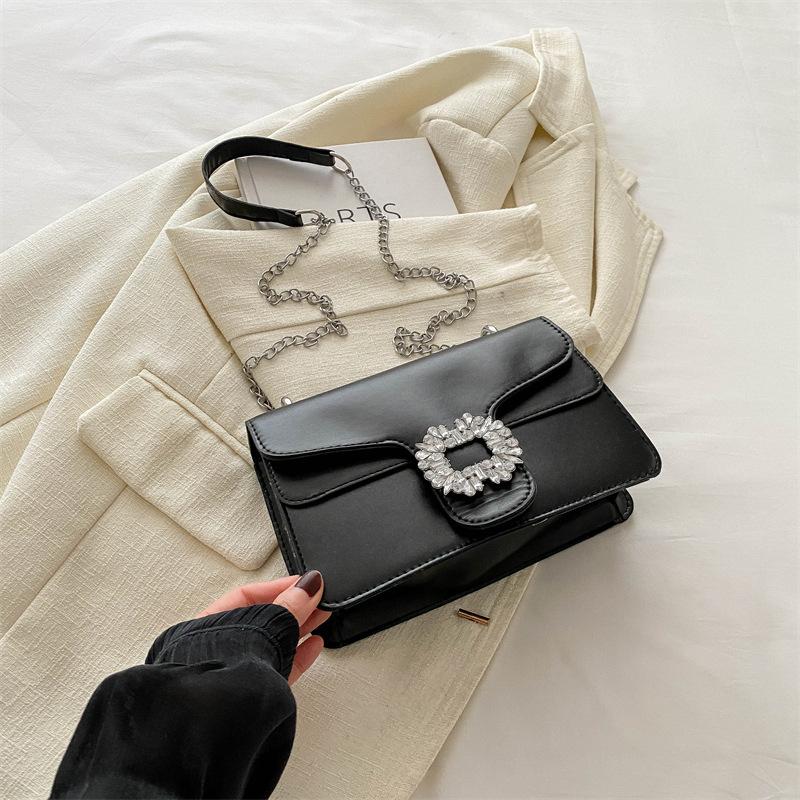 

Модная персонализированная маленькая квадратная сумка 2024 года, новая простая повседневная сумка, женская сумка, иностранная фактура, сумка-мессенджер через плечо чёрный