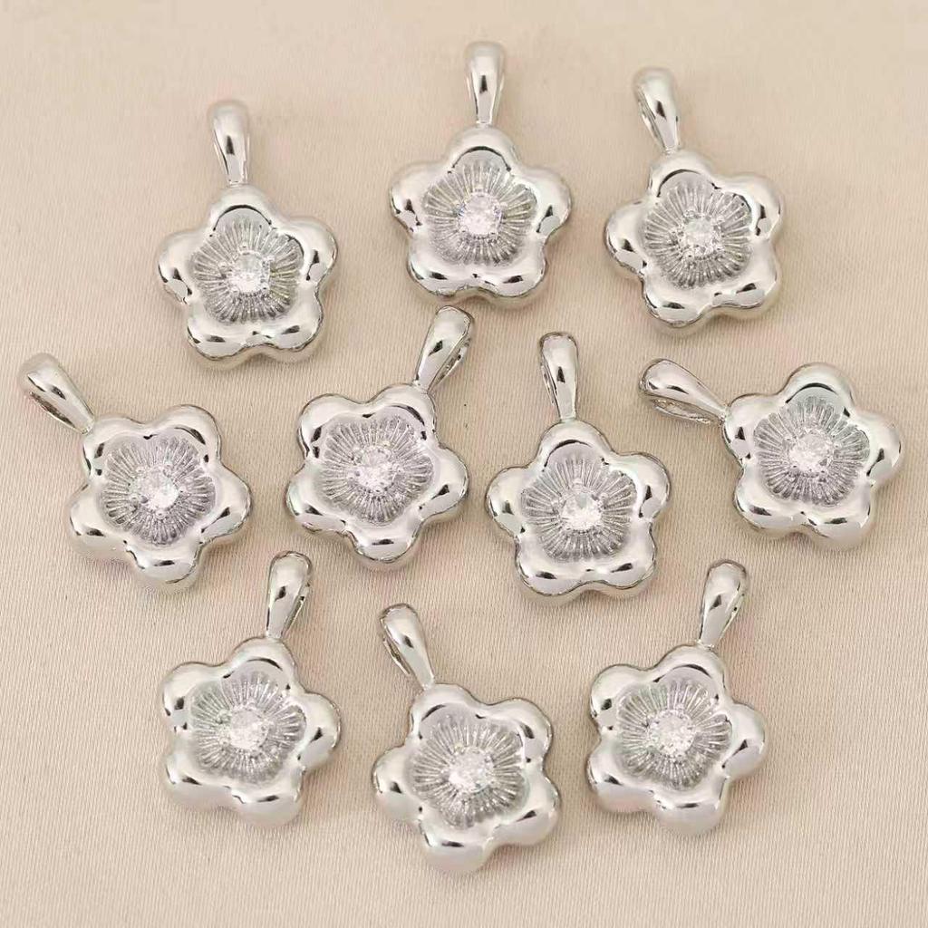 Liangfei 3D Five-Petal Plum Blossom Pendant with Diamond Inlay, Copper-Plated 18k Gold Fashion DIY Jewelry Accessory.