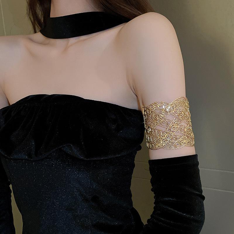 European-American Open Arm Cuff Bracelet - High-End, Versatile, and Exaggerated Fashion Jewelry for Women