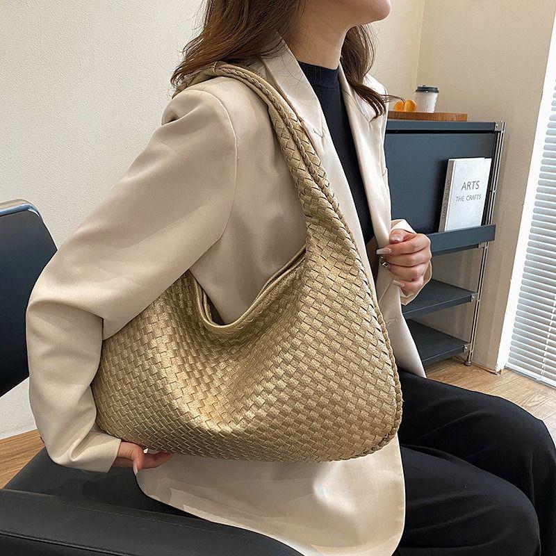 2025 French-Style Textured Women's Versatile Handbag: Single-Shoulder, Underarm, Niche Commuter Bag