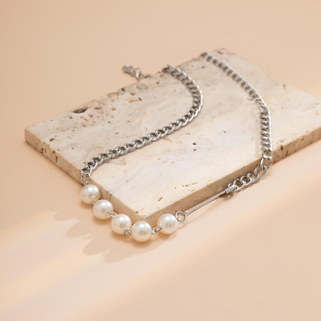 Jewelry, sweet and cool niche asymmetric chain necklace, simple imitation pearl pin collarbone necklace for women