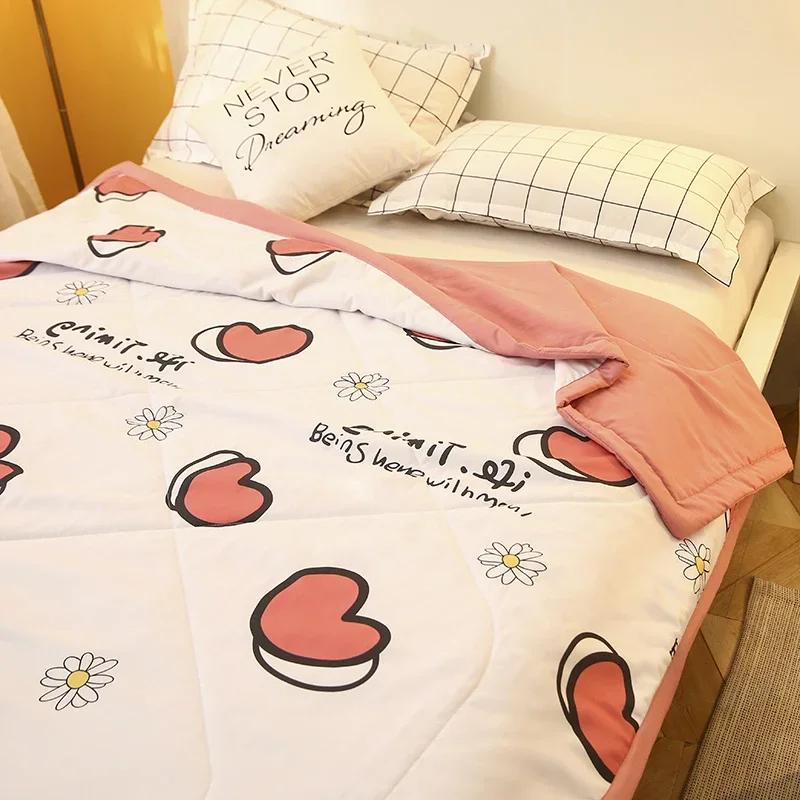 Love Heart Daisy Pattern Summer Quilt Modern Fashionable Skin-friendly Comfortable Air Conditioning Quilts for Kids Boys Girls