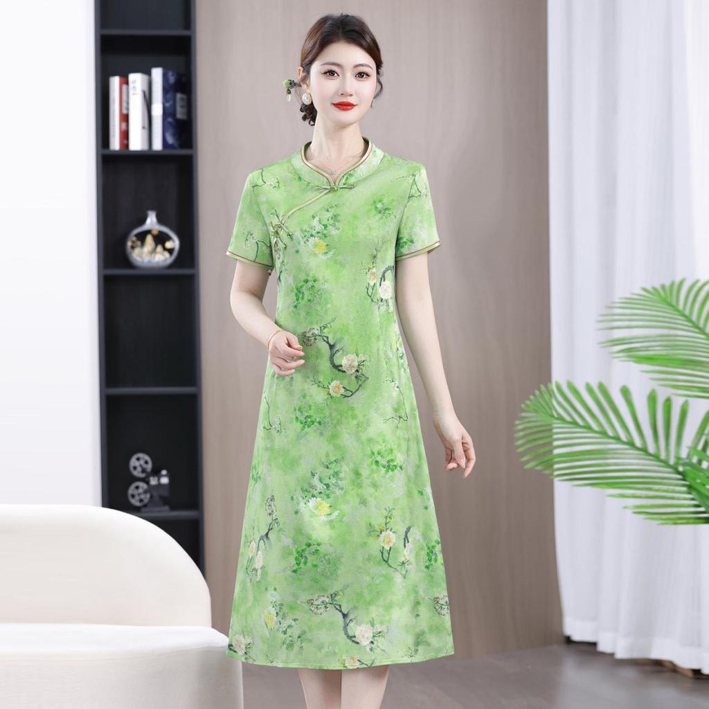 2026 Summer Elegant Chinese Qipao: Stylish Short-Sleeved Dress for Middle-Aged & Elderly Women.