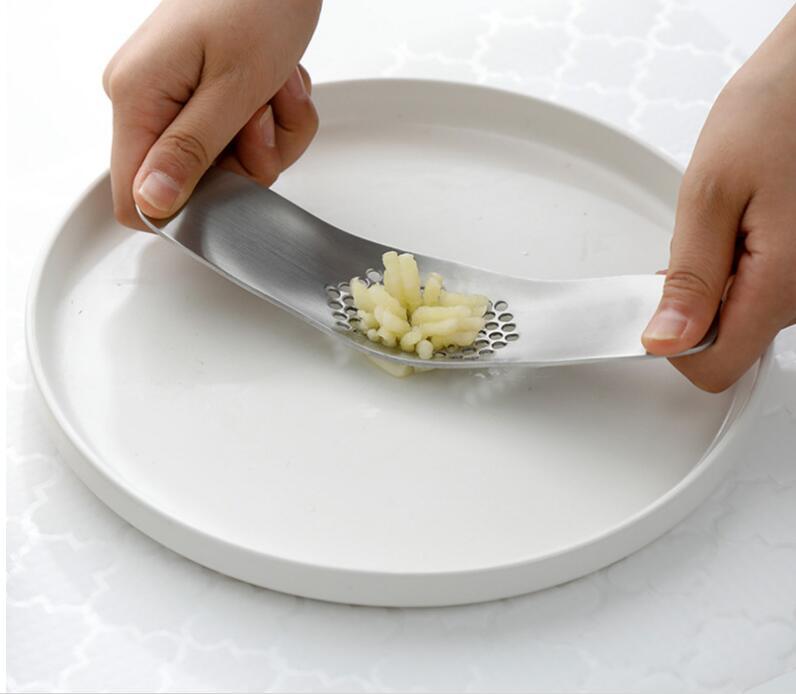 Kitchen Gadgets Stainless Steel Garlic Press Crusher Cooking Tools Manual Garlic Mincer Chopping Fruit Vegetable Tools