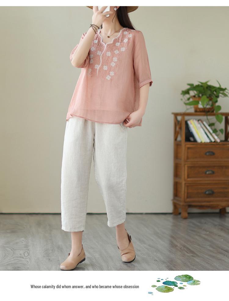Elegant Pink Embroidered Women's T-Shirt with Irregular Grid Design