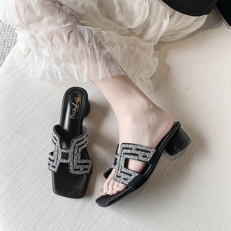

Летом 2025 года новые женские шлепанцы на среднем каблуке со стразами для улицы, французская мода, универсальные шлепанцы на толстом каблуке 35