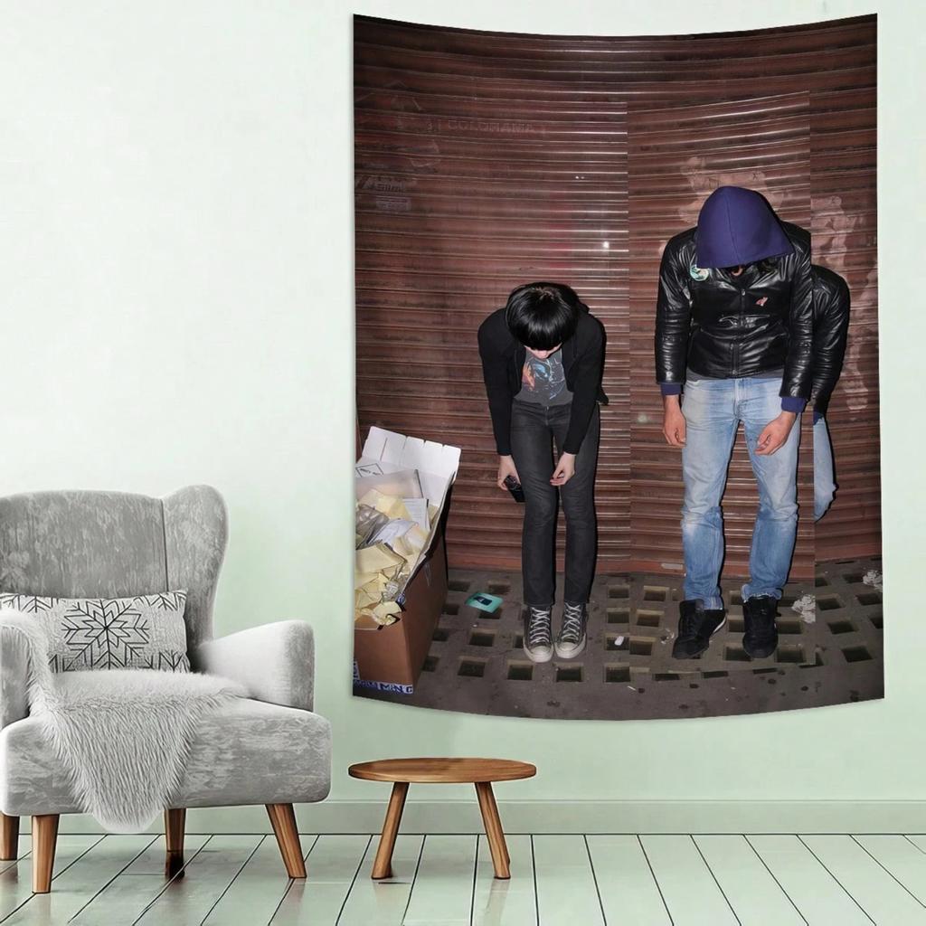 2-Person Posing Street Vibe Tapestry 1 Pc Background Cloth Wall Decor Hanging Tapestry Suitable For Living Room Bedroom Decor
