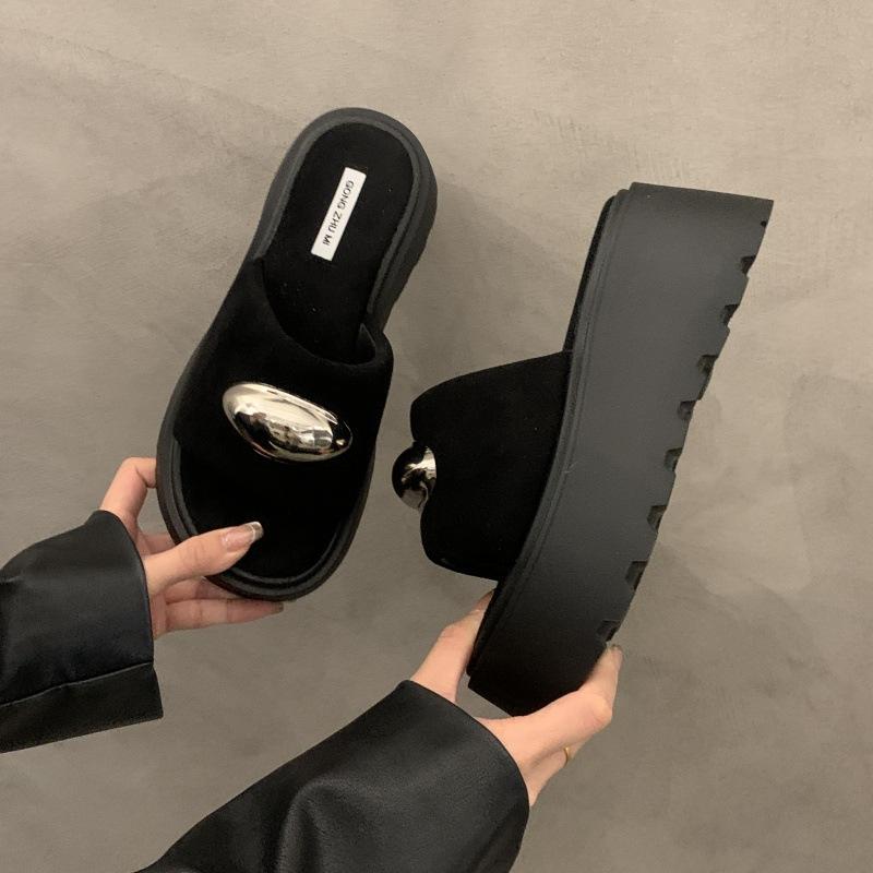 Platform slippers female 2025 summer new retro fashion comfortable one-word drag fairy style with skirt beach drag tide