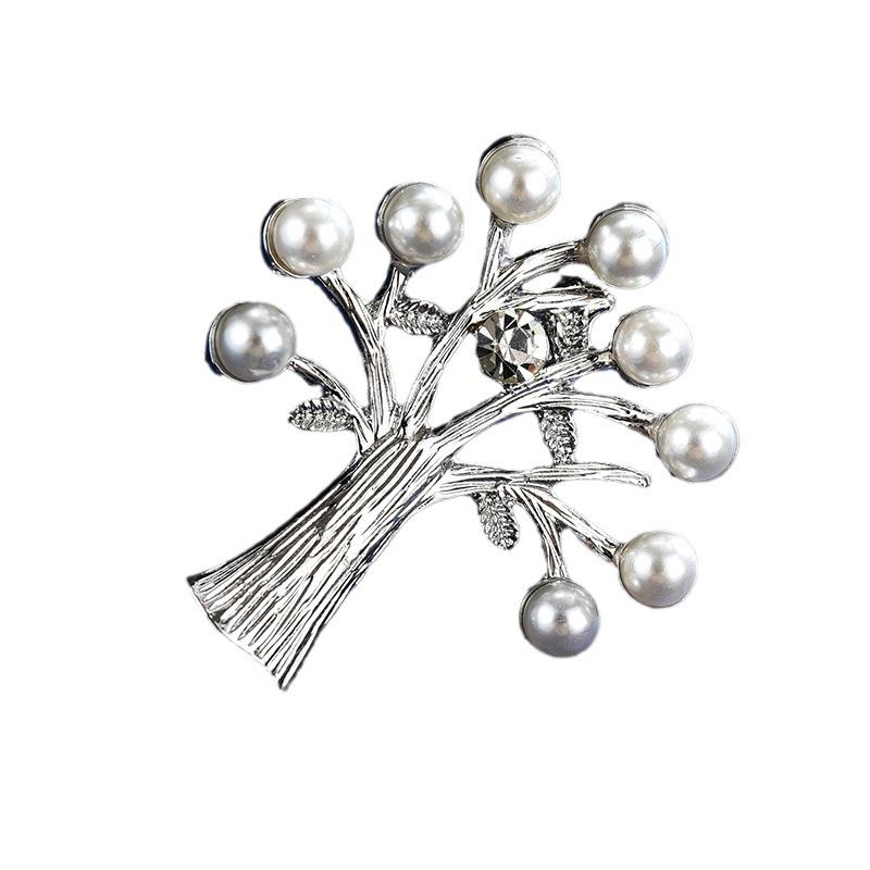 Elegante Strass-Perlen-Brosche: Hirsch- und Känguru-Design, Hochwertige Anstecknadel für Anti-Expositionsanzug