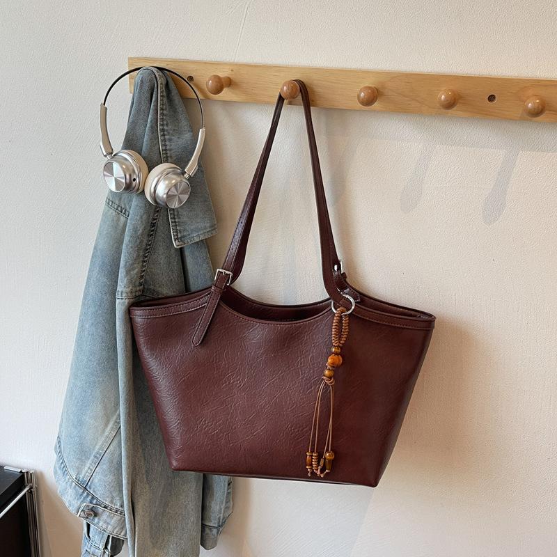 Retro Bag Women's Large Capacity 2025 New Autumn and Winter Versatile Simple Shoulder Bag Texture Commuter Tote Bag