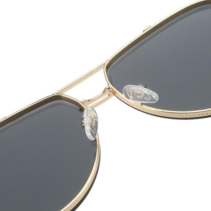 Luxury Pilot Aviator Sunglasses Gold Metal Frame Trends Gradient Lens Cool Retro Shades UV High Fashion Eyewear for Men Women