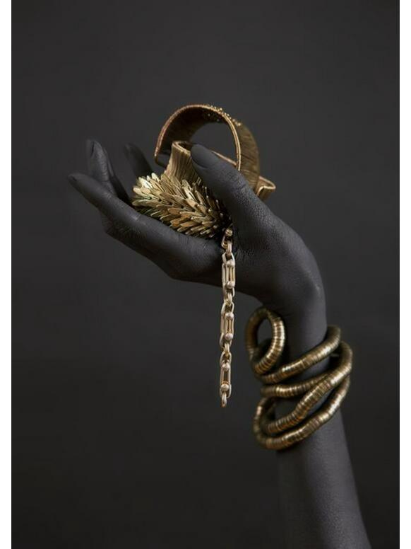 

Чернокожая женщина с золотыми украшениями Холст Настенное искусство - Современная декоративная картина для спальни и гостиной 20X30 frameless