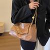 Fashion Flip Cover Soft Leather Totes Bags with Gold Chain Strap Messenger Bag Minimalist Metal Detail Spacious Shoulder Purse
