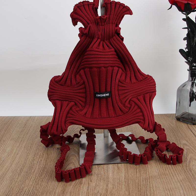 

Корейская плиссированная сумка-рюкзак в стиле Квон Нара 28*30 cm вино красного