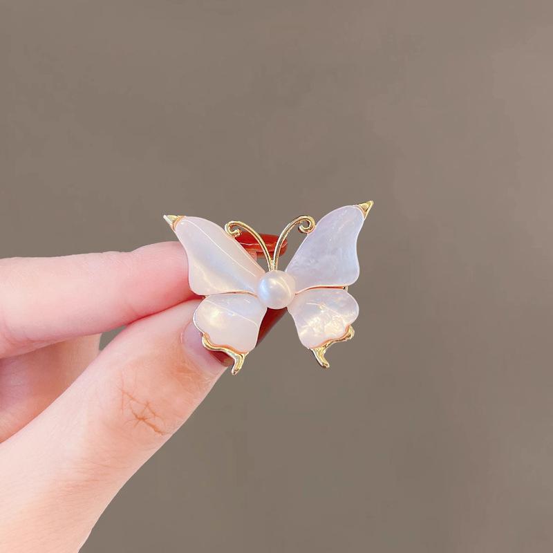 Elegant Mother-of-Pearl Butterfly Brooch with Freshwater Pearl 7-8mm 6A Grade Flat Round Bead