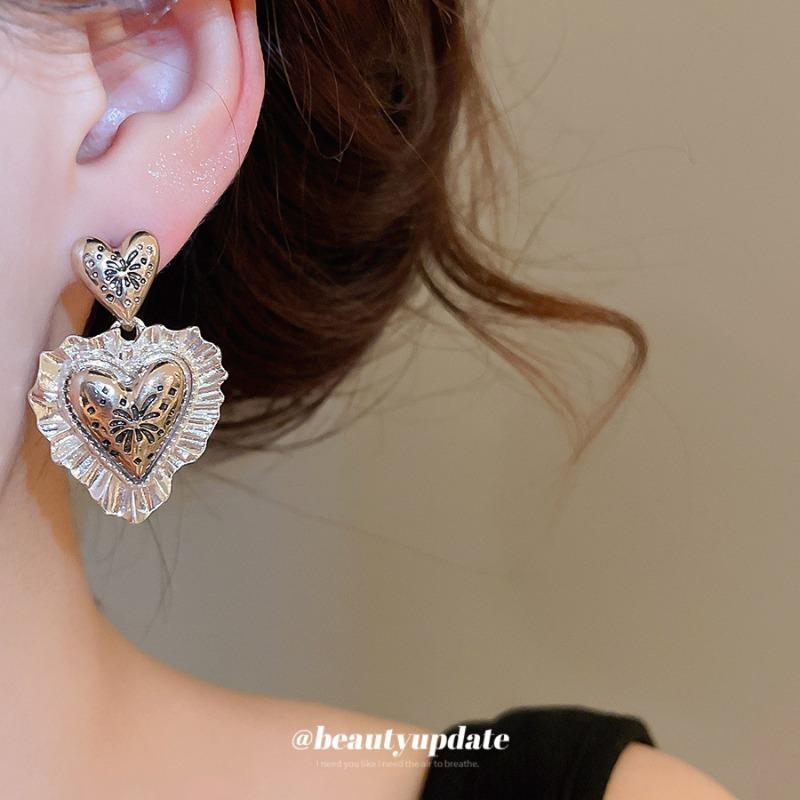 Vintage Maillard Style Series Heart-shaped Lace Love Stud Earrings Design Sense Niche Earrings Fashion Versatile Earrings Women