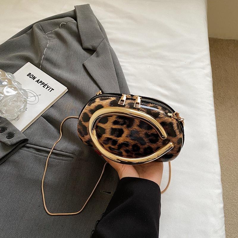 

Trend casual shoulder bag new fashion niche design messenger bag high sense versatile bag women коричневый