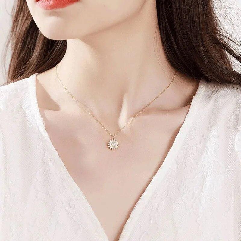 Women'S Rotatable Sunflower Collarbone Chain, Daisy Necklace, Fresh And Versatile Fashionable Neck Accessory.